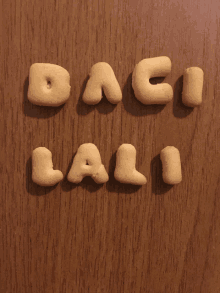 the letters daci and lali are on a wooden table