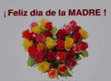 a bouquet of roses in the shape of a heart with the words feliz dia de la madre