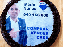 a cake with a picture of mario nunes and the words comprar vender casa on it