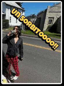 a woman drinking from a bottle with the words un sorbitooo written on the side