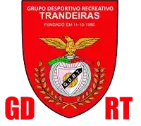 a red shield with the words grupo desportivo recreativo traneiras written on it