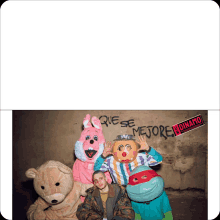 a group of stuffed animals are posing for a picture in front of a wall that has que se mejore written on it