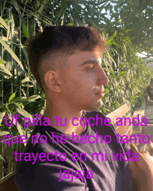 a man sitting on a bench with the words " uf pilla tu coche ande " on top