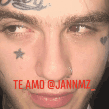 a close up of a man 's face with the words te amo @jannmz written in red