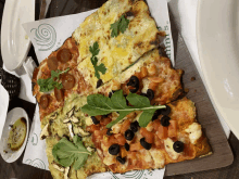 a pizza sitting on a wooden cutting board with the word ' stump ' on the paper