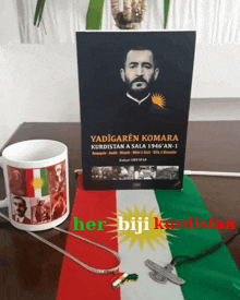 a book titled vadigaren komara sits on a table next to a mug