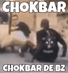 a blurred image of a man with the words chokbar chokbar de bz below him