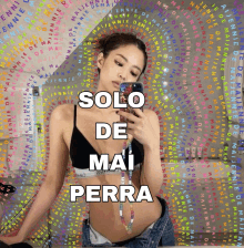 a woman taking a picture of herself with the words solo de mai perra below her