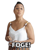 a woman in a white tank top is saying foge .