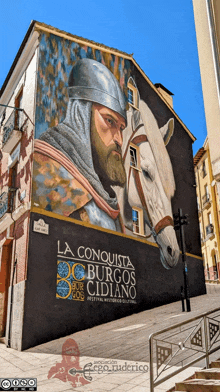 a mural on the side of a building that says la conquista