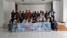 a group of people posing for a picture with a banner that says temu teater se-sumsel