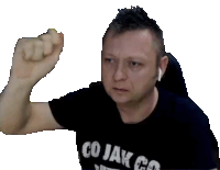 a man wearing a black shirt that says " co jak co " on it