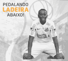 a black and white photo of a soccer player with the words pedalando ladeira abaixo written above him