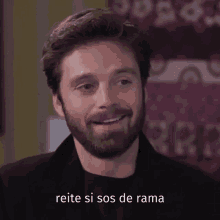 a man with a beard is smiling with the words reitere si sos de rama written below him