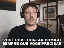 a man wearing headphones says você pode contar comigo sempre que você precisar