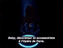 a woman is standing in front of a spotlight and says baby decorateur et accessoiriste