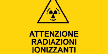 a yellow sign that says attenzione radiazioni ionizzanti in black letters