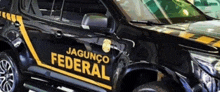 a jagunco federal truck is parked in a parking lot