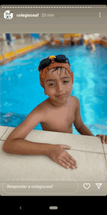 a picture of a boy in a swimming pool with the caption " colegioceaf "