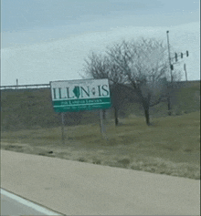 a sign that says illinois on it