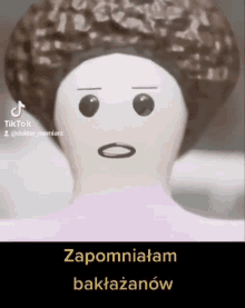 a tiktok video of a doll with a funny face and the words zapominalam baktazanow at the bottom