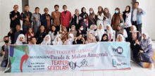 a group of people posing for a photo with a banner that says temu teater se-sumsel