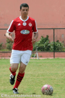 a soccer player wearing a red jersey with citysport on it