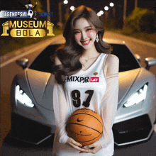 a woman holding a basketball in front of a car with the words museum bola on it