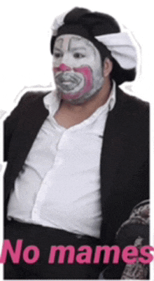 a man with a clown mask on his face and the words no mames below him