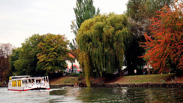 Marne River Loop Day Cruise with Lunch on Board