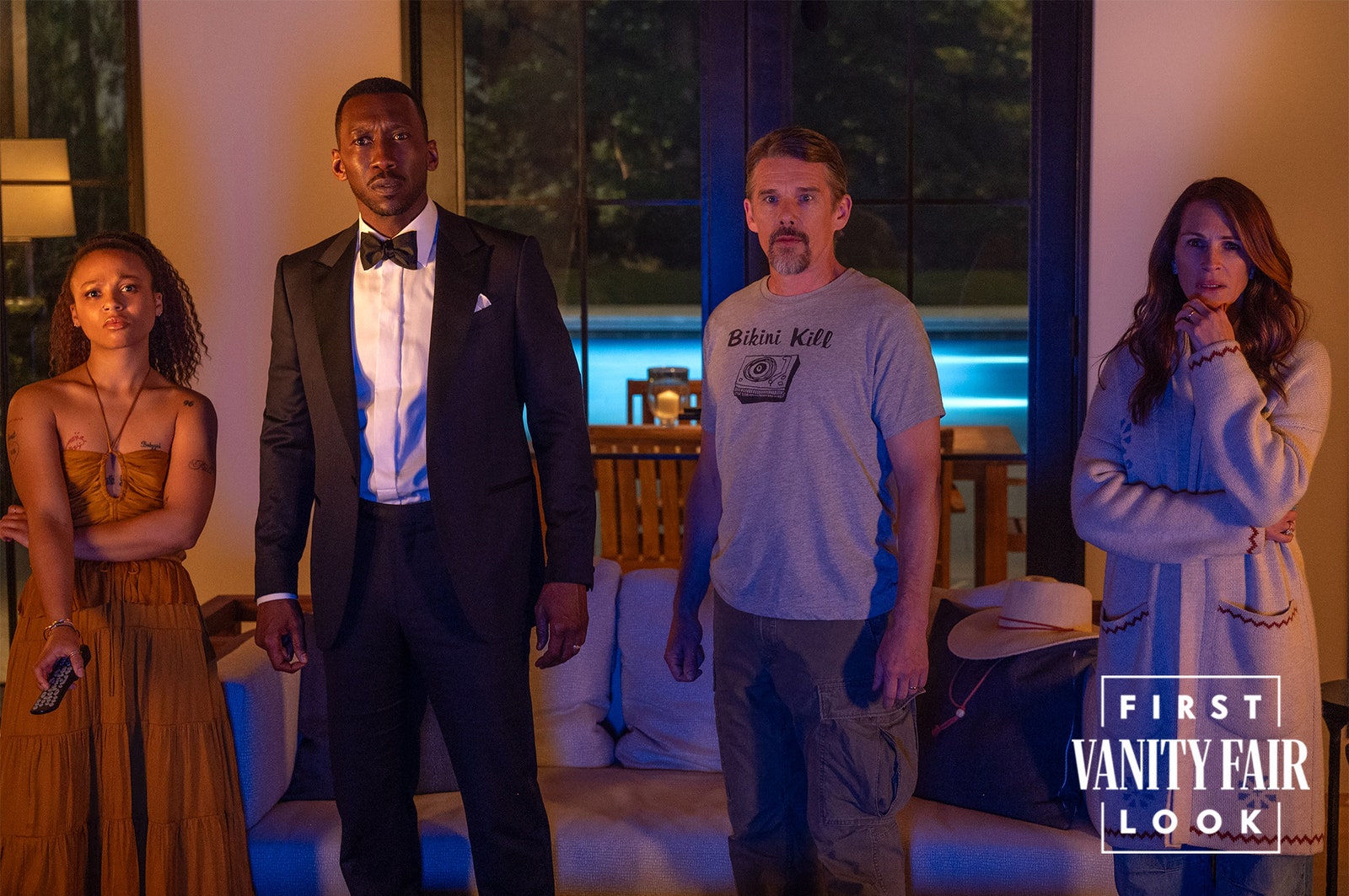 Myha'la Herrold Mahershala Ali Ethan Hawke and Julia Roberts contemplate the unthinkable in Leave the World Behind.