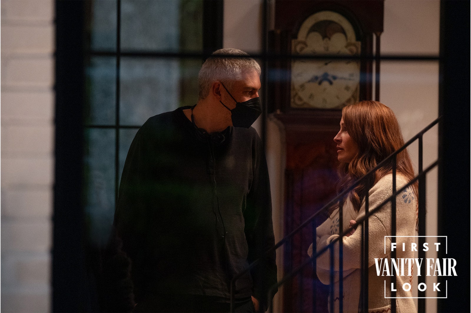 Behind the scenes of Leave the World Behind with director and screenwriter Sam Esmail and Julia Roberts.