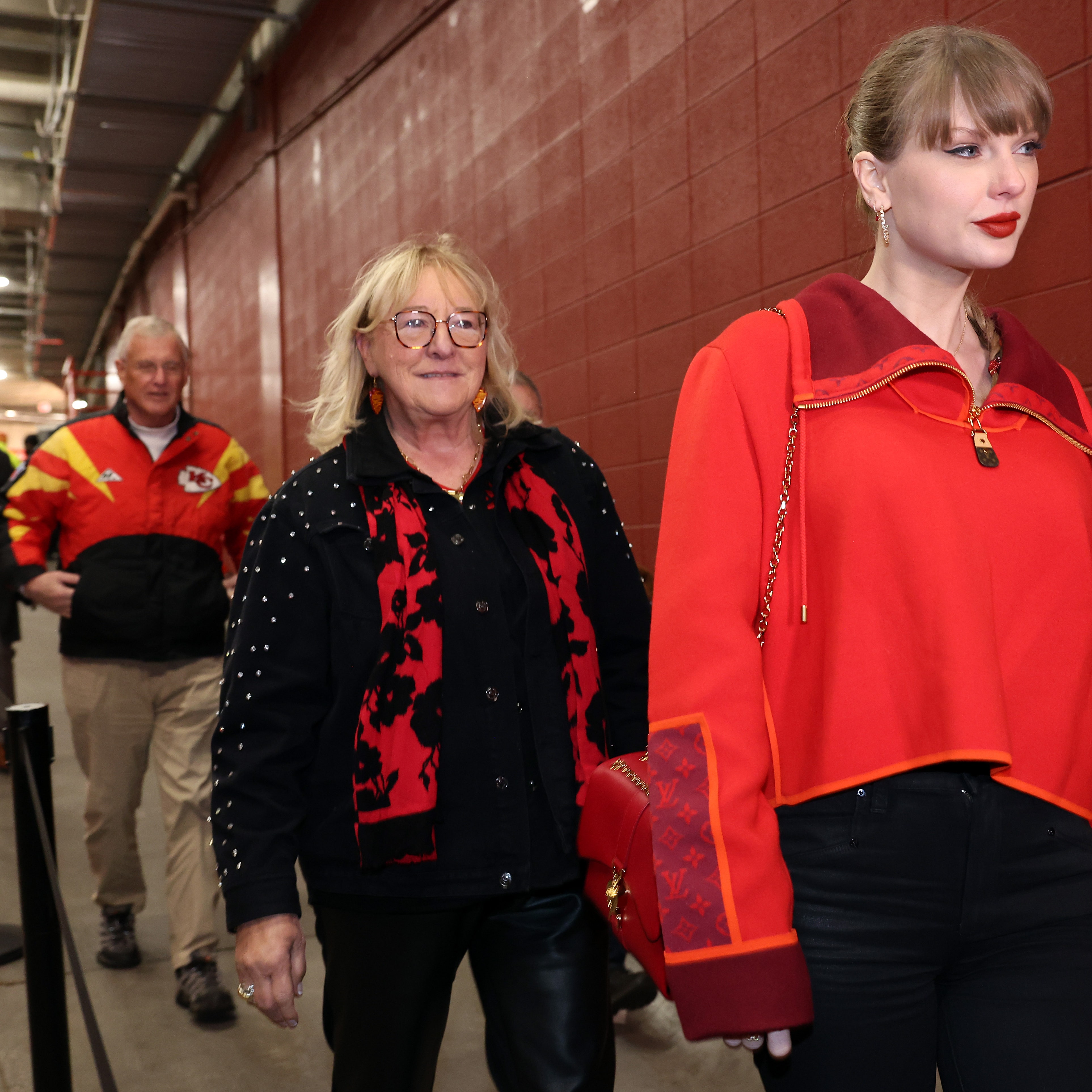 Taylor Swift and Donna Kelce Roll Into Kansas City Chiefs Matchup With Las Vegas Raiders