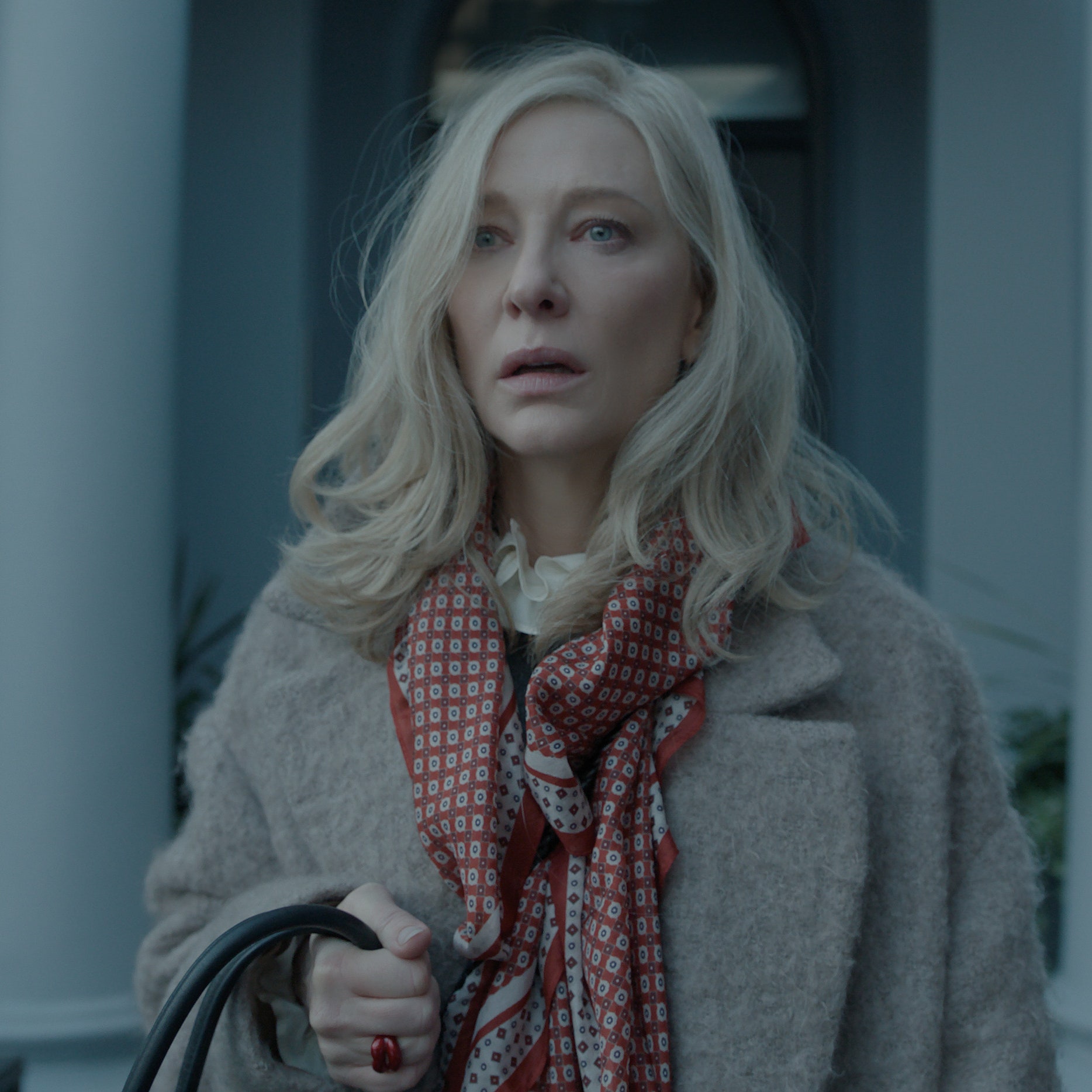 Cate Blanchett fuit son passé sombre dans cette nouvelle série palpitante