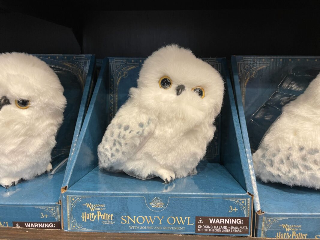 NEW 'Harry Potter' Animated Snowy Owl Shoulder Plush Swoops Into ...