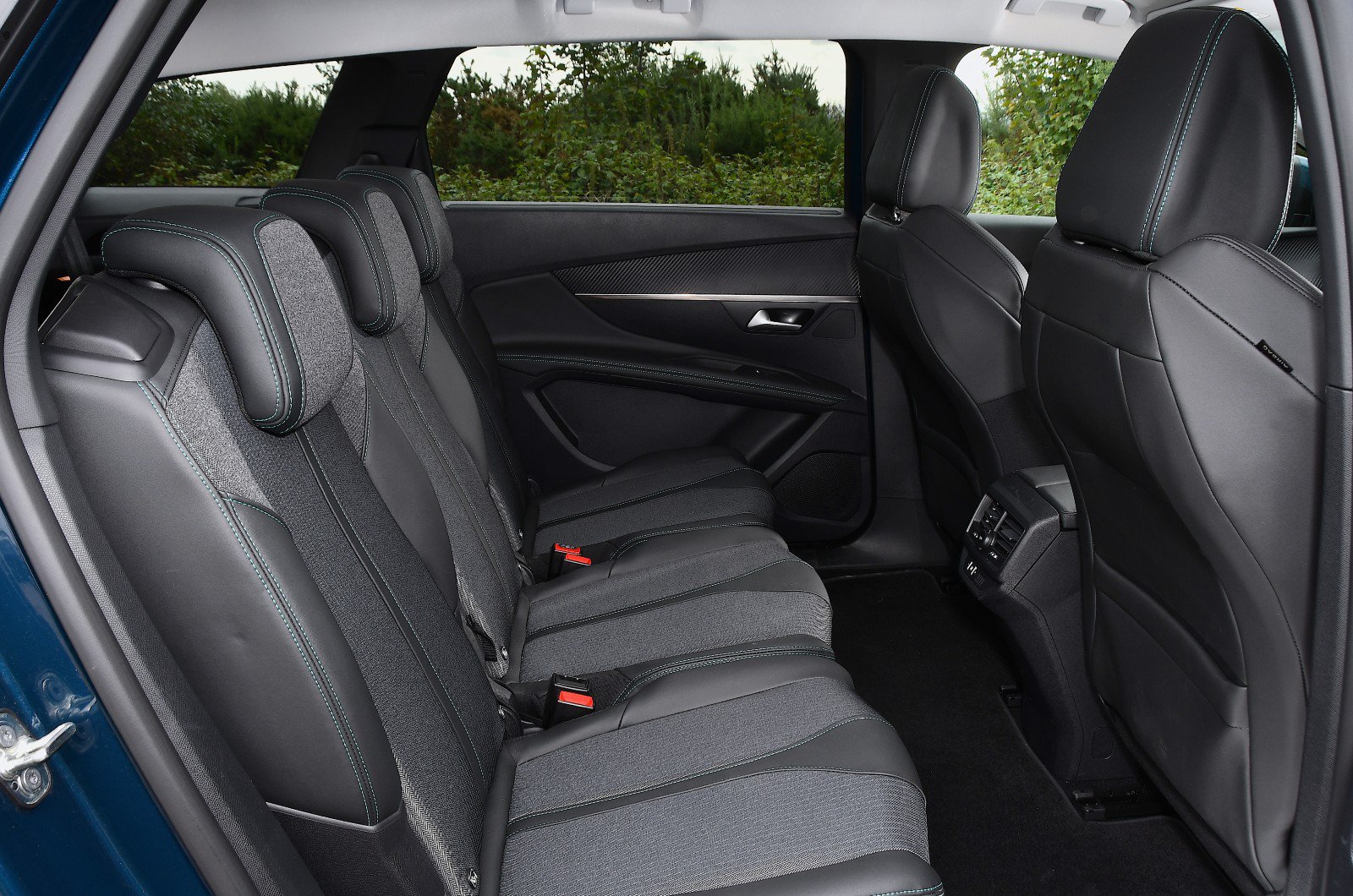 Peugeot 5008 rear seats 