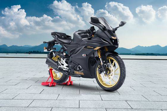 Image of Yamaha R15 V4