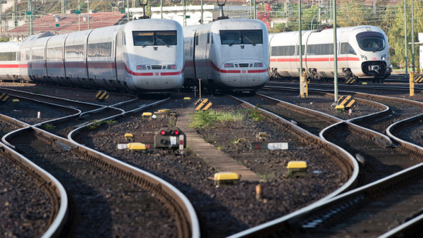 Noch können sie nicht fahren: Extrawünsche der Gemeinden summieren sich.