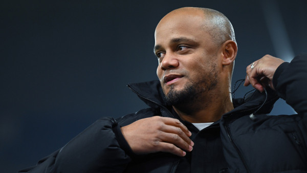 Alles im Blick: der neue Bayern-Trainer Vincent Kompany