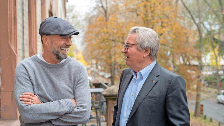 Seit Langem miteinander verbunden: Fußballtrainer Jürgen Klopp und Unternehmer Klaus Fischer (rechts) in Mainz