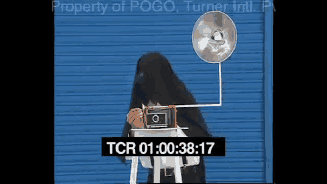 a video of a person taking a picture with the time of tcr 01 : 00 : 38 :17