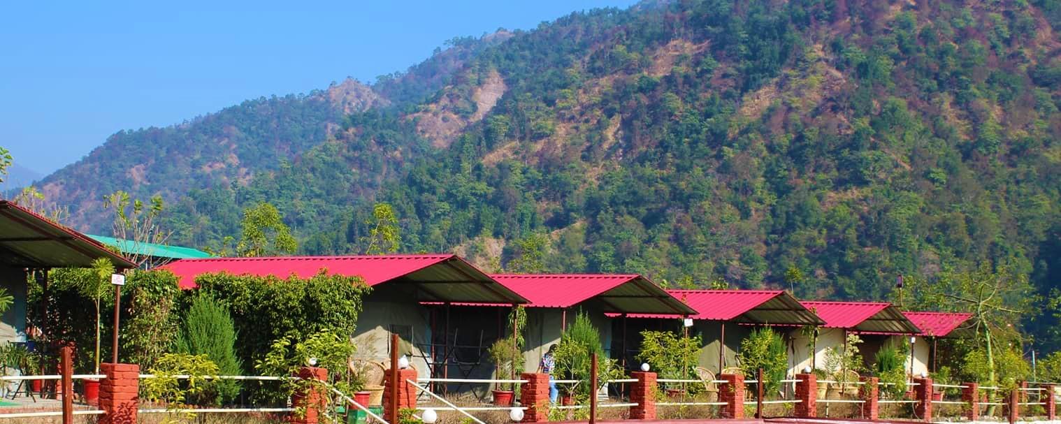 Campsite with green mountains at the backdrop