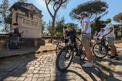 via Appia og Catacombs: ebike-tur med overførsel fra Circus Maximus