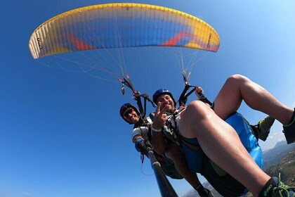 Tandem Paragliding Flight i Taormina