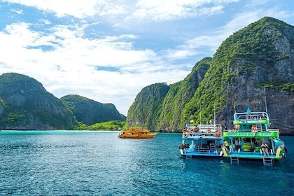 Phi Phi Khai Islands Excursion with Seaview & Lunch by speedboat