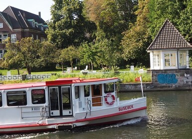 Aussenalster: Celebrities, Waterfronts and Nature Cycle Tour: Celebrities, ...