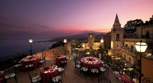 Taormina: Solnedgangstur og aperitiff på takterrassen