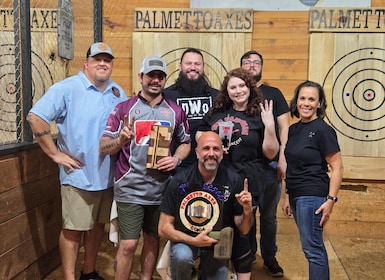 Bluffton: Axe Throwing Experience with Drinks and Snacks