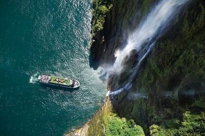 Epic Milford Guided Tour from Te Anau