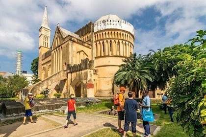 Discover Stone Town Private Walking Tour with Transfer